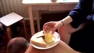 Русская госпожа пользуется мужиком, превратив его в своего раба