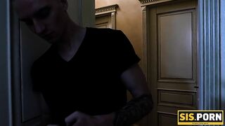 Снял на телефон дрочку сестры и засадил в киску